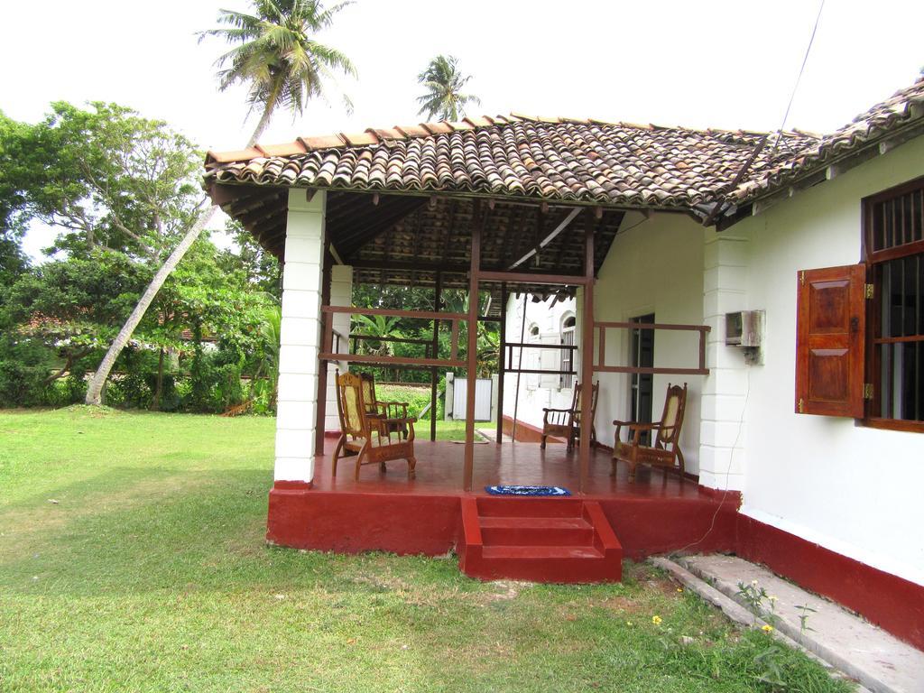 The Colonial Villa Midigama East Exterior foto